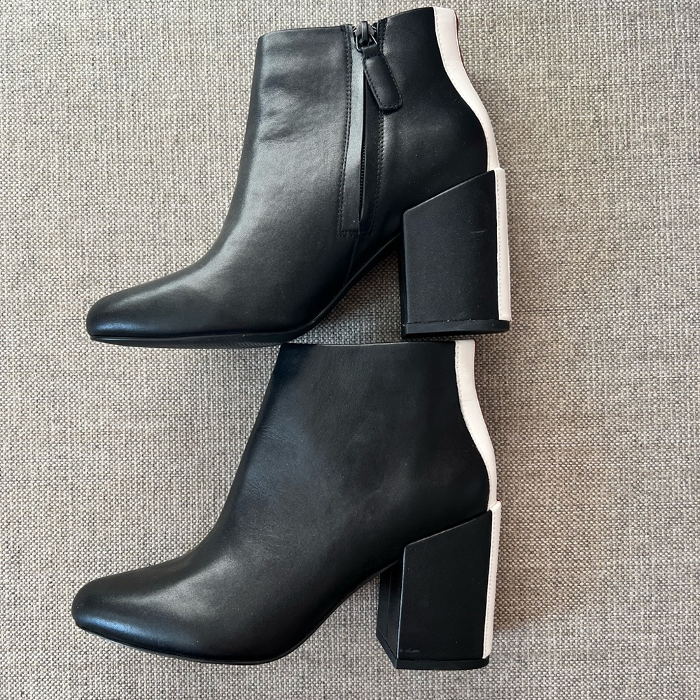 Senso Jensen Black Ankle Bootie with Heel Stripe Detail